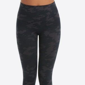 NWOT Spanx Look At Me Now Seamless Leggings